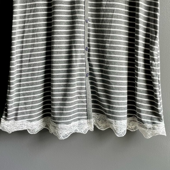 Women Striped Button Down Night Gown with Lace Accent Pocket Size M Nightshirt - Picture 4 of 6